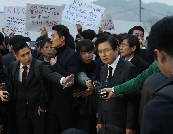 황교안 대표가 지난 5일 오후 김해시 진영읍 봉하마을 고 노무현 전 대통령 묘역 참배와 권양숙 여사를 예방했다.