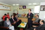 홍준표 도지사가 지난 31일 박대출, 김재경 국회의원 사무실을 차례로 방문해 당원협의회를 가졌다.