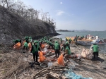 하동군새마을지회 대섬 해양 주변에서 ‘새마을 줍깅 및 해양쓰레기 ZERO’주제로 환경정화 활동을 펼쳤다. /하동군