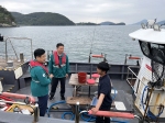조형호 통영부시장이 패류채취가 금지된 용남면 수도 해역을 방문해 패류독소 기준치 초과에 따른 조치사항을 점검했다. /통영시